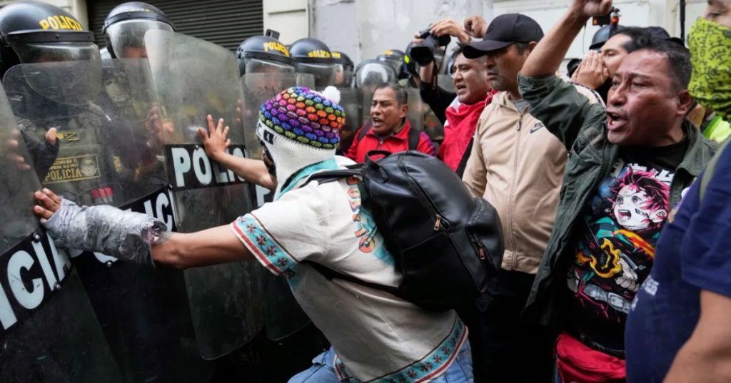 Antigovernment demonstrators clash with riot police at Plaza San Martin during a protest against President Dina Boluarte's economic and social policies in Lima, Peru. [Martin Mejia/AP Photo]