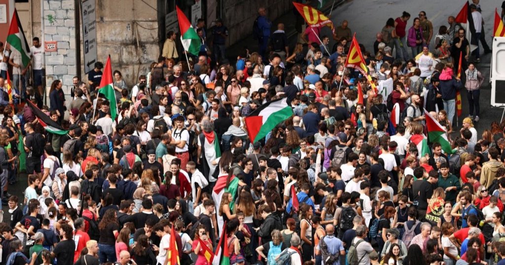 People gather for a demonstration, as dockworkers take part in a strike near the port of Genoa as part of a nationawide 'Lets block everything' protest, with activists calling for a halt in arms shipments to Israel, Genoa, Italy, Sept. 22, 2025. (Reuters Photo).jpg