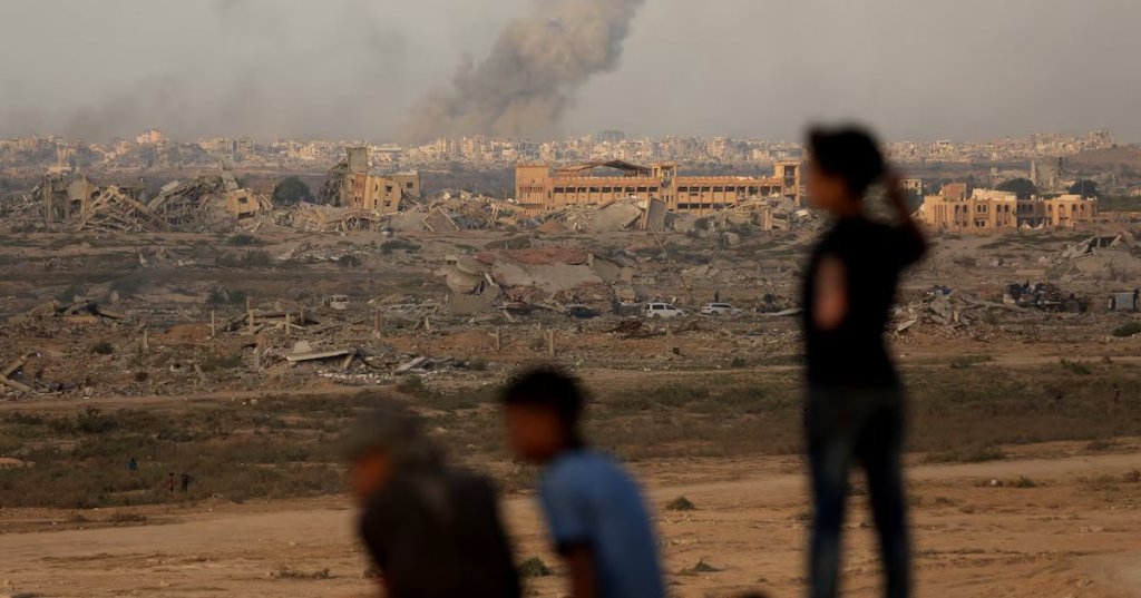 Smoke rises following an Israeli strike amid an Israeli operation, as seen from central Gaza Strip, September 21, 2025. REUTERS/Dawoud Abu Alkas