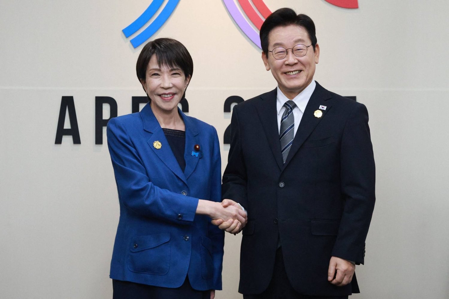 Prime Minister Sanae Takaichi shakes hands with South Korean President Lee Jae Myung ahead of their talks at the Asia-Pacific Economic Cooperation forum summit in Gyeongju, South Korea, on Thursday. | YONHAP / VIA AFP-JIJI