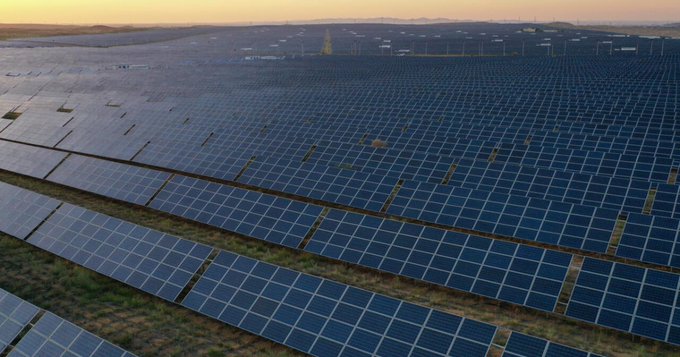 Renewables surpass coal as world’s primary source of electricity - Solar power rose a record 31 percent in January-June 2025, says think tank Ember © GREG BAKER / AFP/File