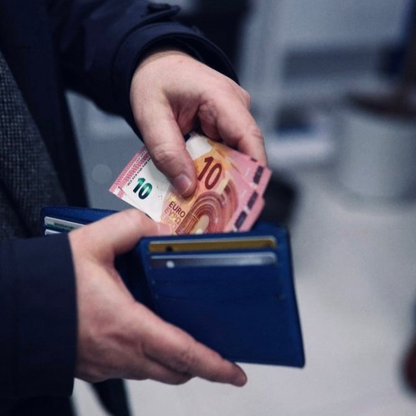 Bulgaria joins the eurozone amid mixed public&nbsp;reaction