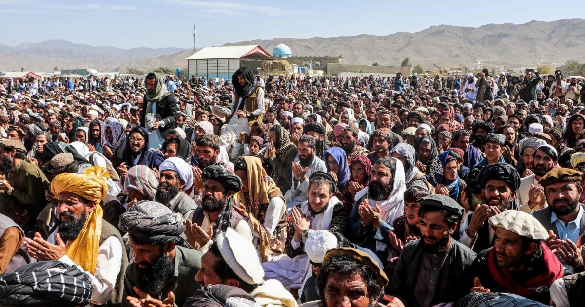 Afghan relatives and mourners offer prayers during the funeral ceremony of victims, killed in aerial strikes by Pakistan, at a cemetery in the Urgun district of Paktika province, Oct. 18. AFP-Yonhap