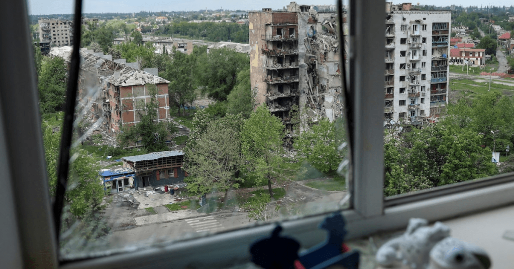 A view shows apartment buildings hit by Russian military strikes in the front line town of Pokrovsk, amid Russia's attack on Ukraine, in Donetsk region, Ukraine May 21, 2025. REUTERS/Anatolii Stepanov/File Photo