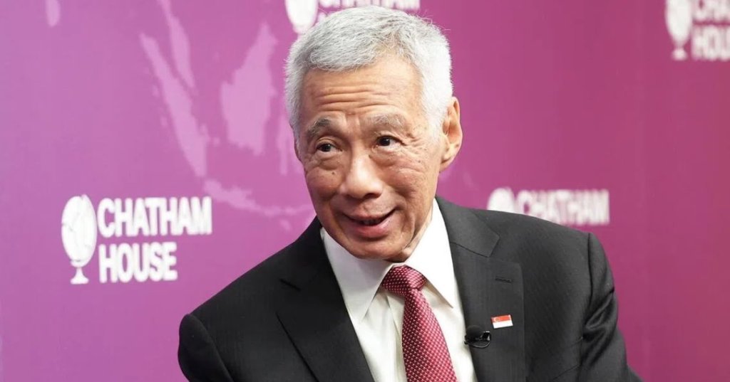 Mr Lee Hsien Loong (right) noted that the world order has come a long way towards unravelling, amid the US-China rivalry and the trade imbalances and tensions between countries. The Senior Minister was speaking at a Chatham House dialogue on Oct 27. PHOTO: MDDI