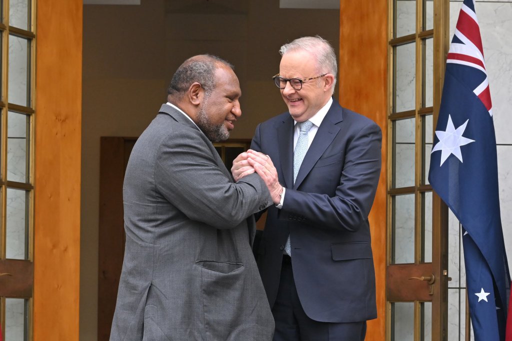 Australia and Papua New Guinea sign historic defense treaty. (AAP IMAGE)