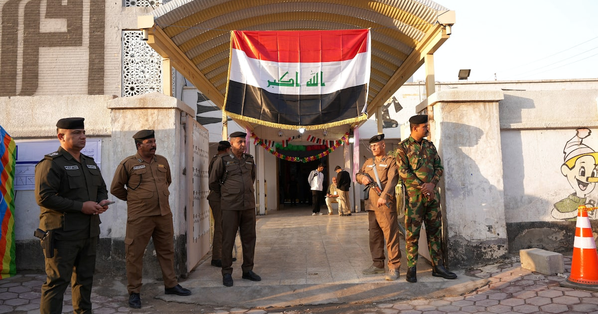 Security forces personnel stand guard outside a polling station during general voting for a parliamentary election, in Basra, Iraq, November 11, 2025. REUTERS/Essam Al-Sudani