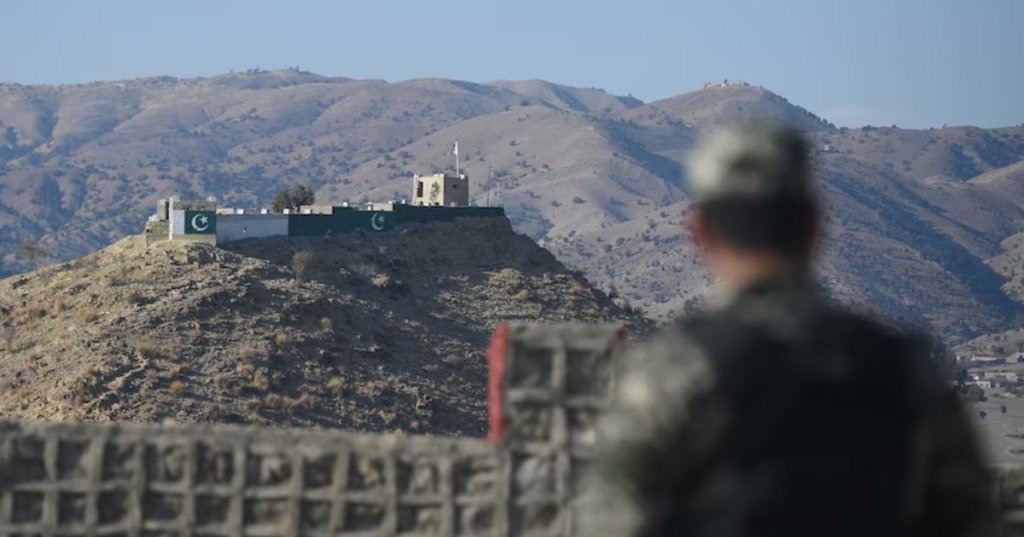 A Pakistani soldier standing guard on the border between Pakistan and Afghanistan in 2019. (AFP: Farooq Naeem)