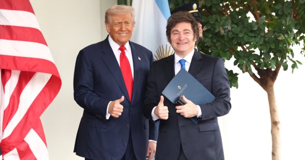 U.S. President Donald Trump welcomes Argentina’s President Javier Milei at the White House in Washington, D.C., U.S., October 14, 2025. REUTERS/Kevin Lamarque