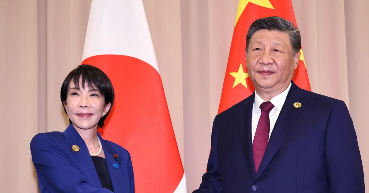 Sanae Takaichi and Xi Jinping in Gyeongju, South Korea, on Oct. 31. Source: Kaname Yoneyama/ Yomiuri Shimbun