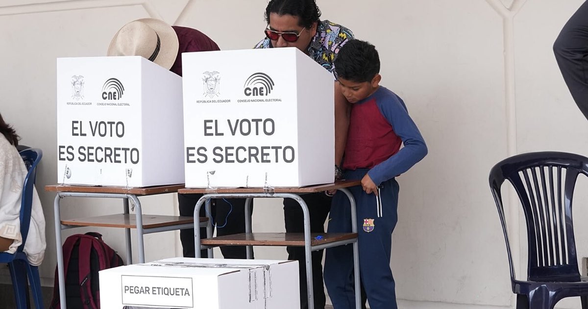 People vote in a referendum on whether to allow foreign military bases in the country and rewrite the constitution through a constituent assembly, in Ecuador, Nov. 16, 2025. - Copyright AP Photo/Dolores Ochoa