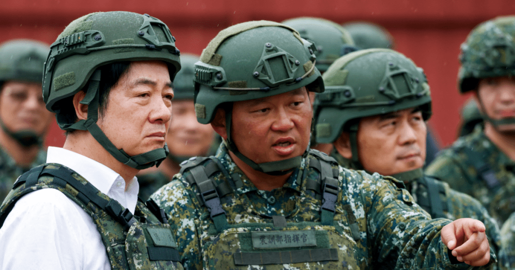 A soldier speaks to Taiwan's President Lai Ching-te in Hsinchu, Taiwan July 10, 2025. REUTERS/Ann Wang/File Photo