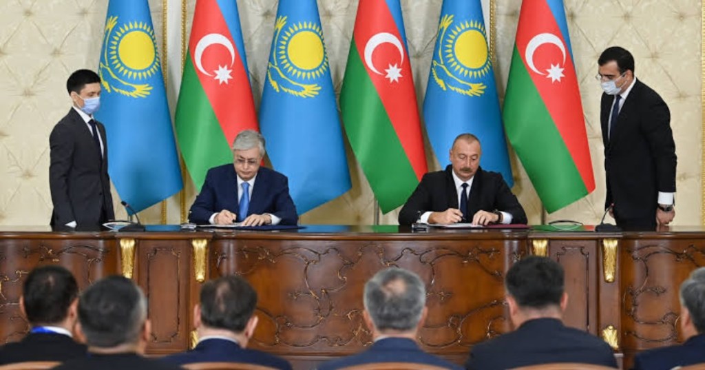 Kazakh President Kassym-Jomart Tokayev and Azerbaijani President Ilham Aliyev signed a number of agreements within the framework of Tokayev’s official visit to Baku. Photo credit: Akorda.