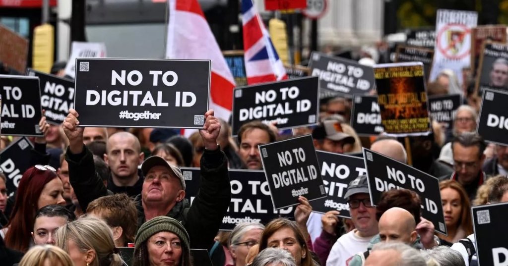 Demonstration against plans to implement digital ID in London on Saturday, October 18(Image: CHRIS J RATCLIFFE, AFP via Getty Images)