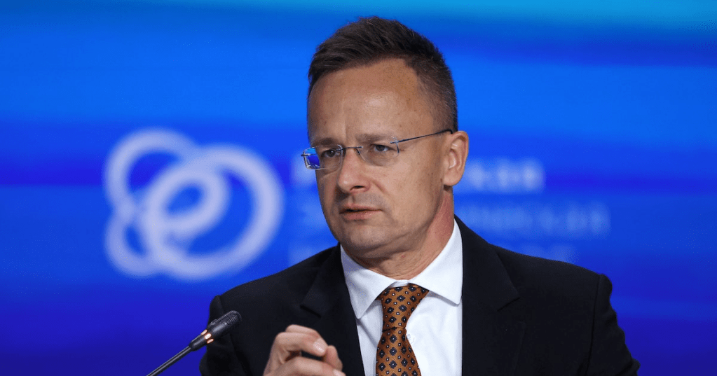 Hungary’s Foreign Minister urges EU to reassess Ukraine funding amid corruption&nbsp;probe