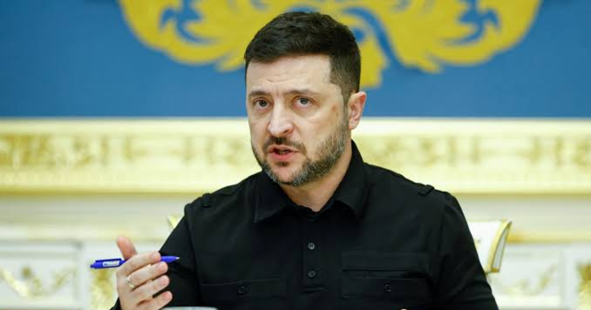 Ukraine's President Volodymyr Zelenskiy speaks as he answers a question during a meeting with the media, amid Russia's attack on Ukraine, in Kyiv, Ukraine November 7, 2025. REUTERS/Valentyn Ogirenko