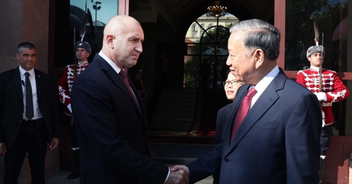 Bulgarian President Rumen Radev and Party General Secretary Tô Lâm after their talks in Sofia on October 23. — VNA/VNS Photo Thống Nhất