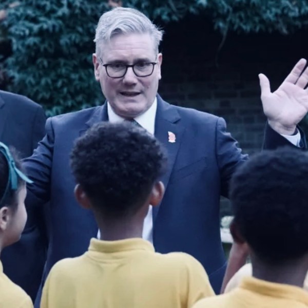 UK PM unveils AI chatbot crackdown to strengthen child online&nbsp;safety