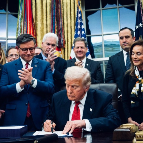 Trump signs bill to end partial government&nbsp;shutdown