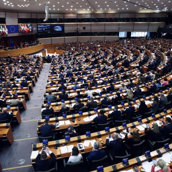 European Parliament backs migrant ‘return hubs’ outside&nbsp;EU