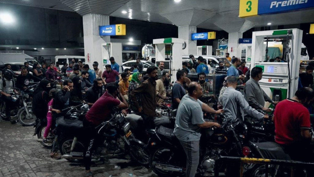 Pakistan announces free public transport as Middle East conflict drives fuel price surge