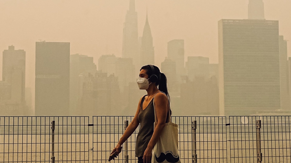 Trump threatens new Canada tariffs as wildfire smoke blankets northern US
